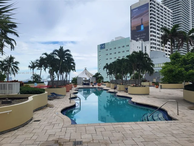 253 NE 2nd St # 420, Miami FL 33132