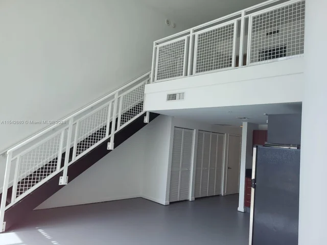 253 NE 2nd St # 420, Miami FL 33132