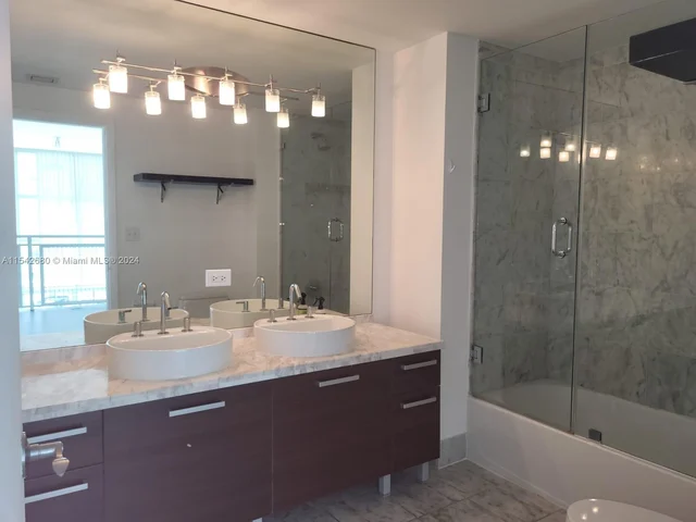 253 NE 2nd St # 420, Miami FL 33132