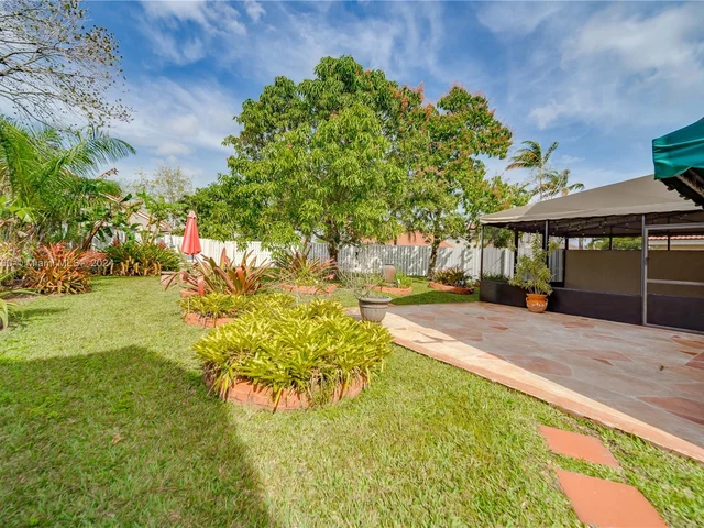 1346 SW 180th Ave, Pembroke Pines FL 33029