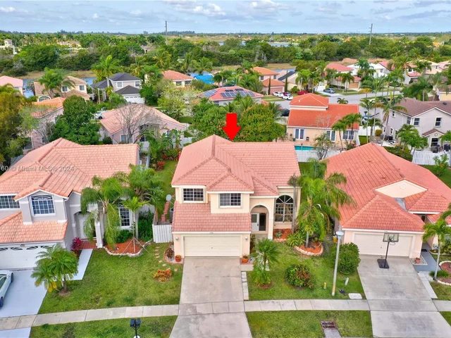 1346 SW 180th Ave, Pembroke Pines FL 33029