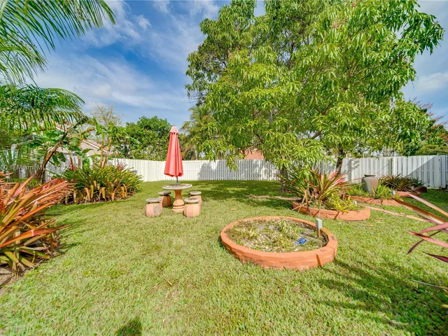 1346 SW 180th Ave, Pembroke Pines FL 33029