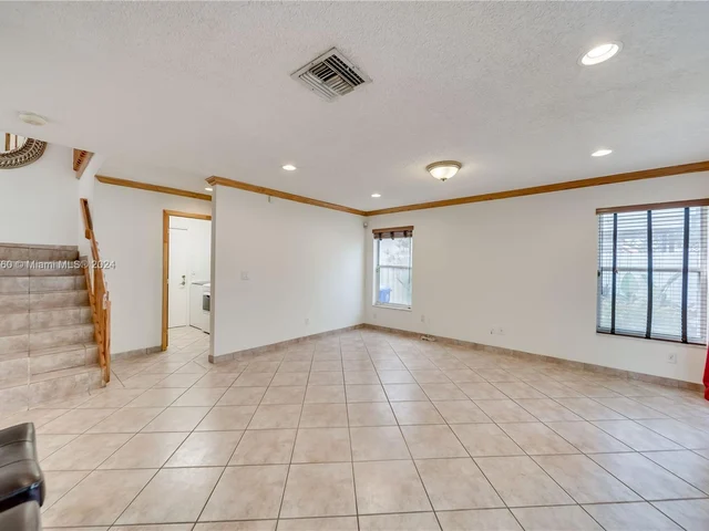 1346 SW 180th Ave, Pembroke Pines FL 33029