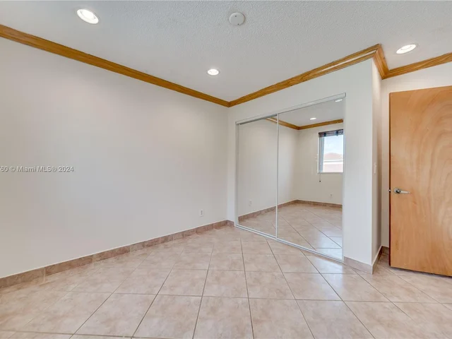 1346 SW 180th Ave, Pembroke Pines FL 33029