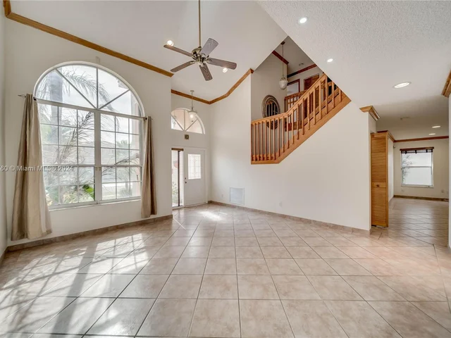 1346 SW 180th Ave, Pembroke Pines FL 33029