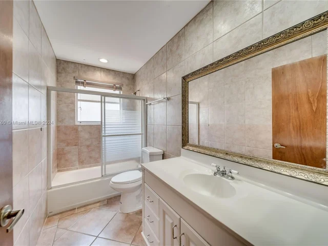 1346 SW 180th Ave, Pembroke Pines FL 33029