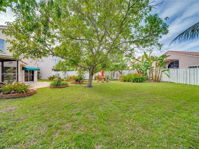 1346 SW 180th Ave, Pembroke Pines FL 33029