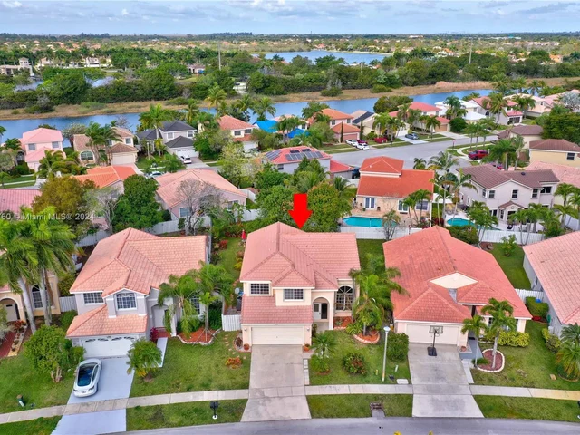 1346 SW 180th Ave, Pembroke Pines FL 33029