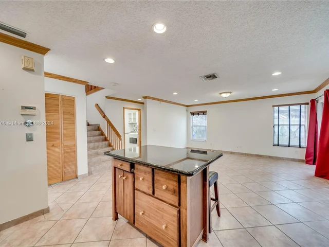 1346 SW 180th Ave, Pembroke Pines FL 33029