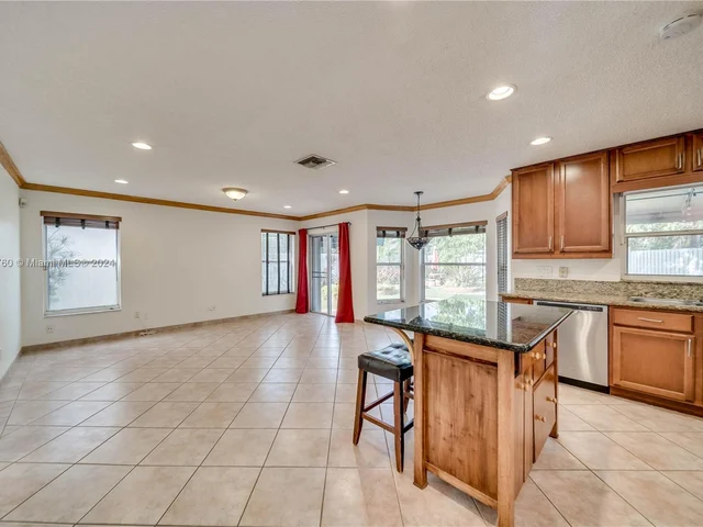 1346 SW 180th Ave, Pembroke Pines FL 33029