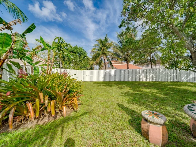 1346 SW 180th Ave, Pembroke Pines FL 33029