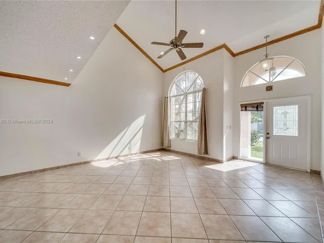 1346 SW 180th Ave, Pembroke Pines FL 33029