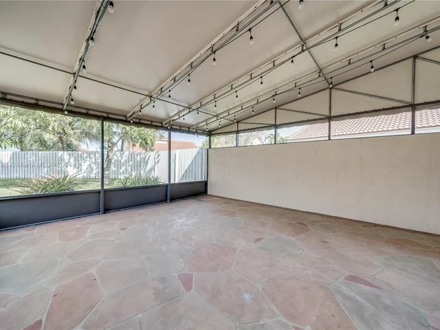 1346 SW 180th Ave, Pembroke Pines FL 33029