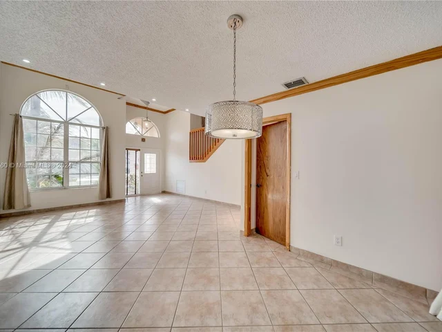 1346 SW 180th Ave, Pembroke Pines FL 33029