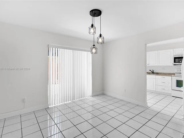 1172 NE 210th Ter # 1172, Miami FL 33179