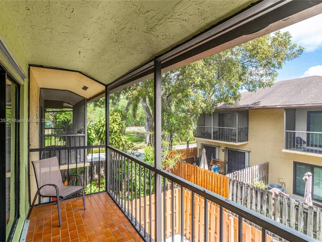 1172 NE 210th Ter # 1172, Miami FL 33179