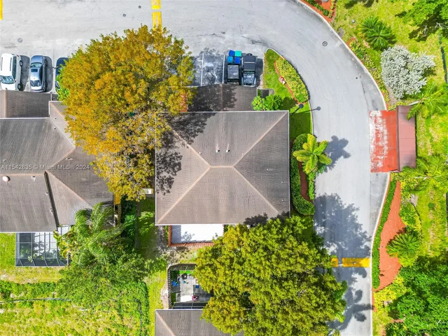 1172 NE 210th Ter # 1172, Miami FL 33179