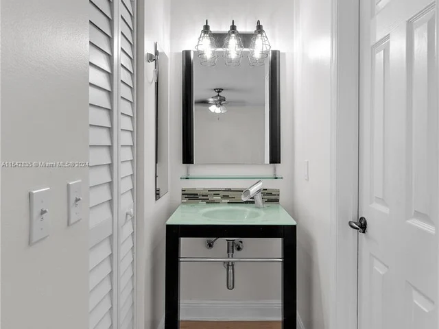 1172 NE 210th Ter # 1172, Miami FL 33179