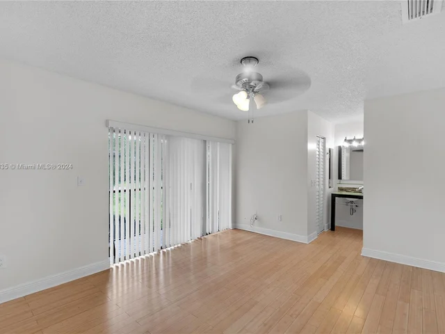 1172 NE 210th Ter # 1172, Miami FL 33179