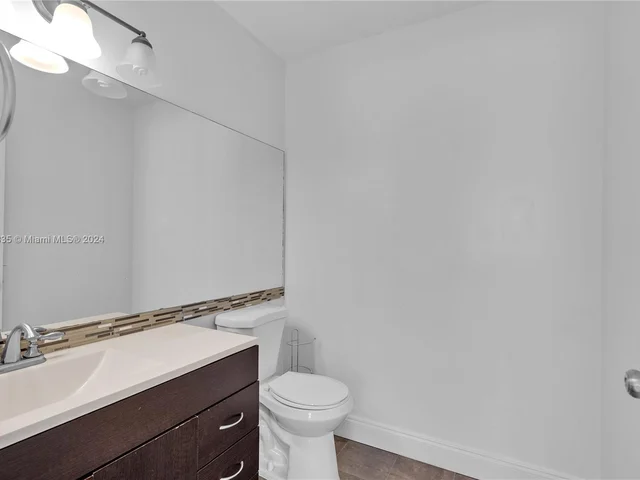 1172 NE 210th Ter # 1172, Miami FL 33179