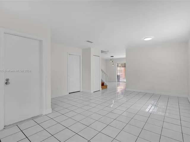 1172 NE 210th Ter # 1172, Miami FL 33179