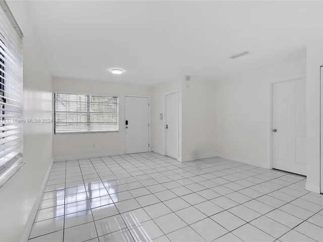 1172 NE 210th Ter # 1172, Miami FL 33179