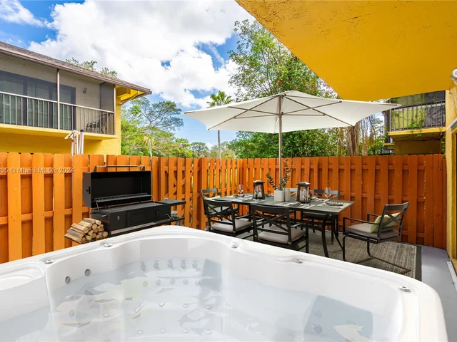 1172 NE 210th Ter # 1172, Miami FL 33179