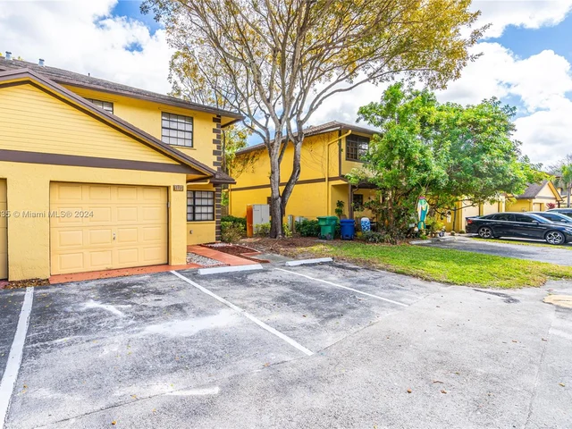 1172 NE 210th Ter # 1172, Miami FL 33179
