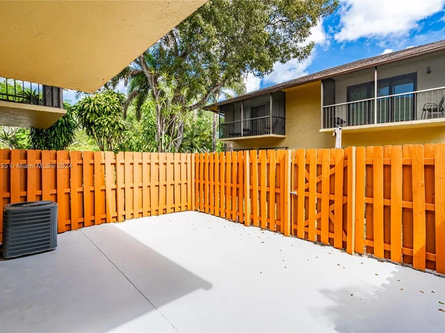 1172 NE 210th Ter # 1172, Miami FL 33179