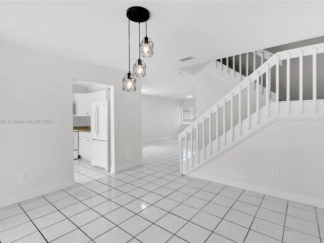 1172 NE 210th Ter # 1172, Miami FL 33179