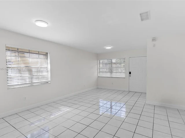 1172 NE 210th Ter # 1172, Miami FL 33179