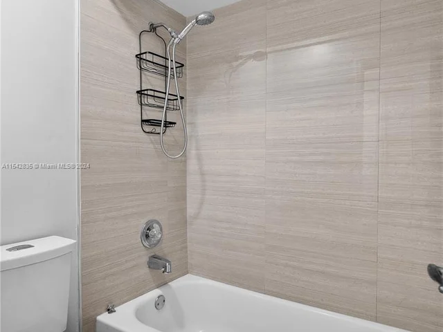 1172 NE 210th Ter # 1172, Miami FL 33179