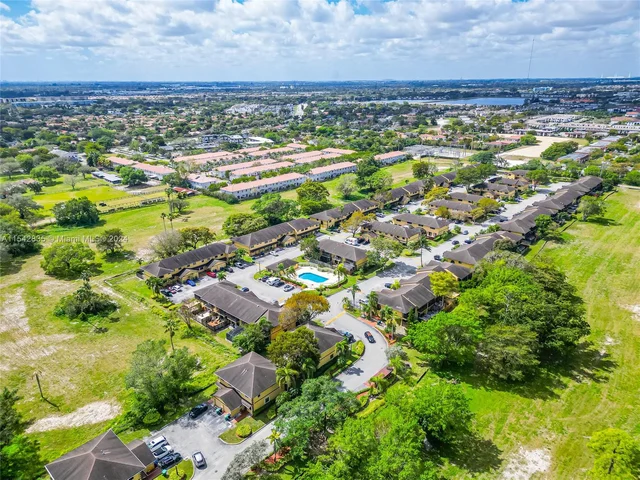 1172 NE 210th Ter # 1172, Miami FL 33179