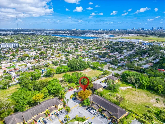 1172 NE 210th Ter # 1172, Miami FL 33179