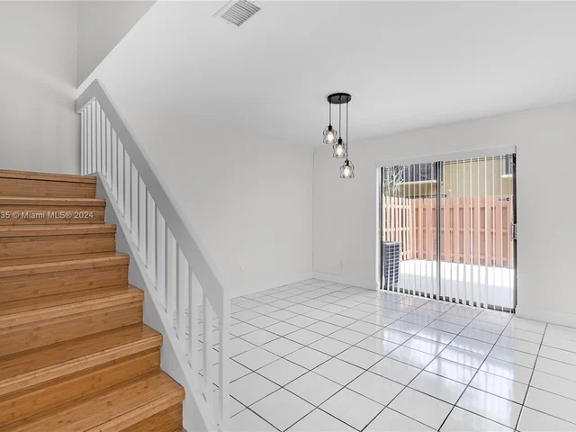 1172 NE 210th Ter # 1172, Miami FL 33179