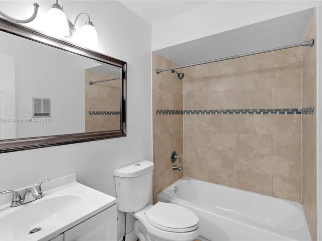 1172 NE 210th Ter # 1172, Miami FL 33179