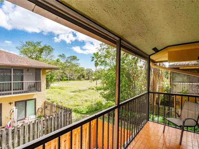 1172 NE 210th Ter # 1172, Miami FL 33179