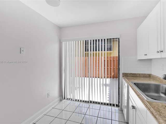 1172 NE 210th Ter # 1172, Miami FL 33179