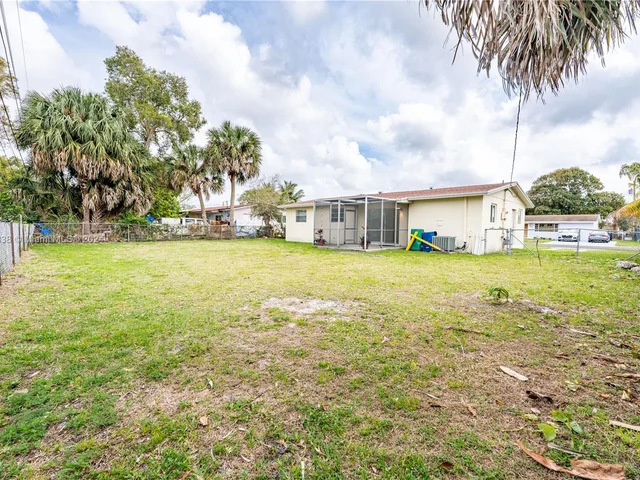 2345 NW 182nd Ter, Miami Gardens FL 33056