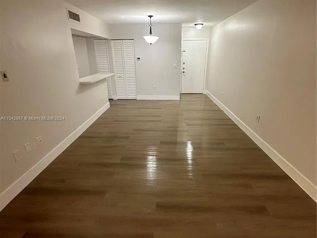 9715 Fontainebleau Blvd # E108, Miami FL 33172