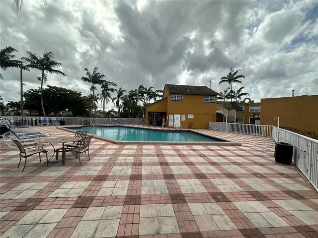 9715 Fontainebleau Blvd # E108, Miami FL 33172