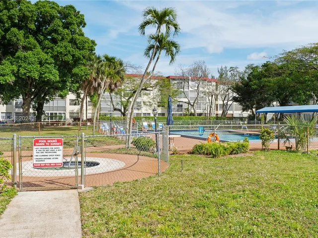 3070 NW 48th Ter # 414, Lauderdale Lakes FL 33313