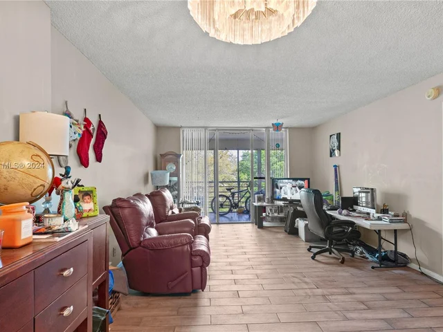 3070 NW 48th Ter # 414, Lauderdale Lakes FL 33313