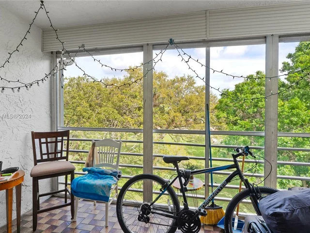 3070 NW 48th Ter # 414, Lauderdale Lakes FL 33313