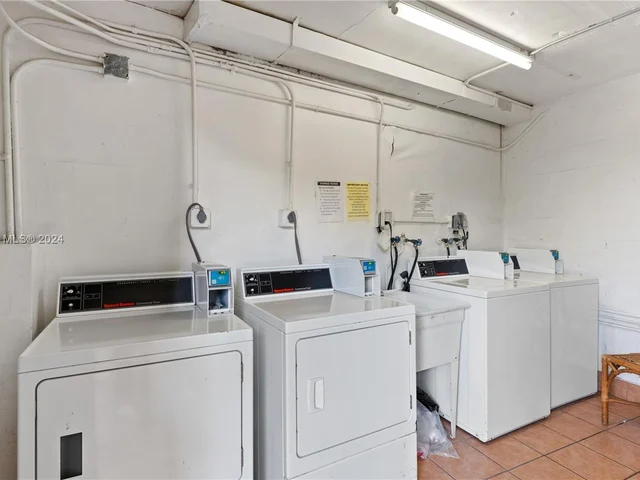 3070 NW 48th Ter # 414, Lauderdale Lakes FL 33313