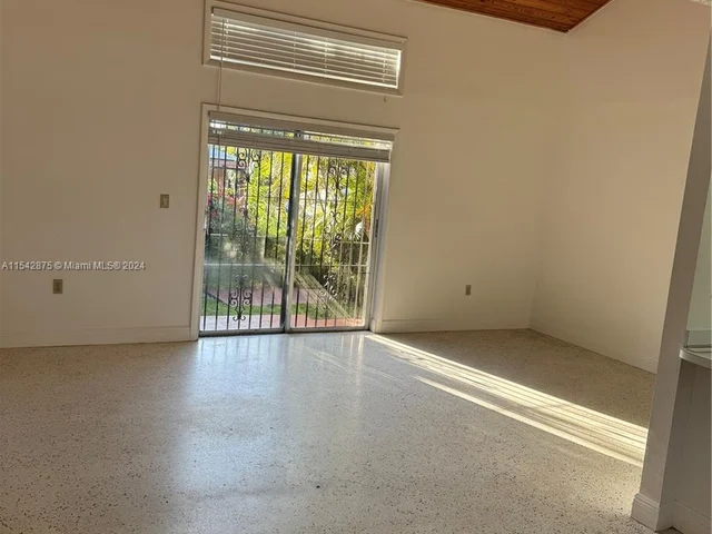 112 NW 32nd Pl # 112, Miami FL 33125