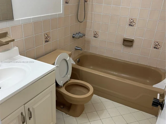 112 NW 32nd Pl # 112, Miami FL 33125