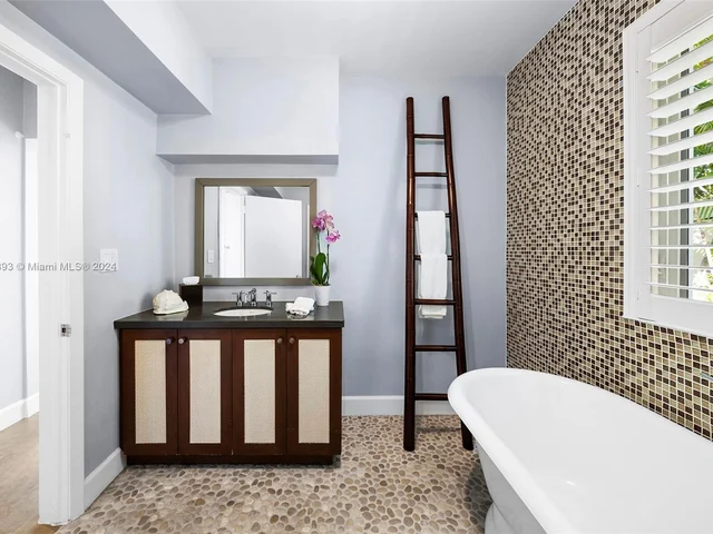 255 W Rivo Alto Dr, Miami Beach FL 33139