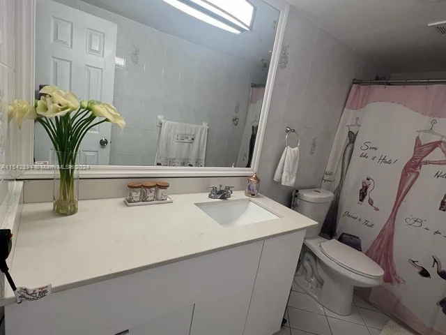 1890 W 56th St # 1325, Hialeah FL 33012