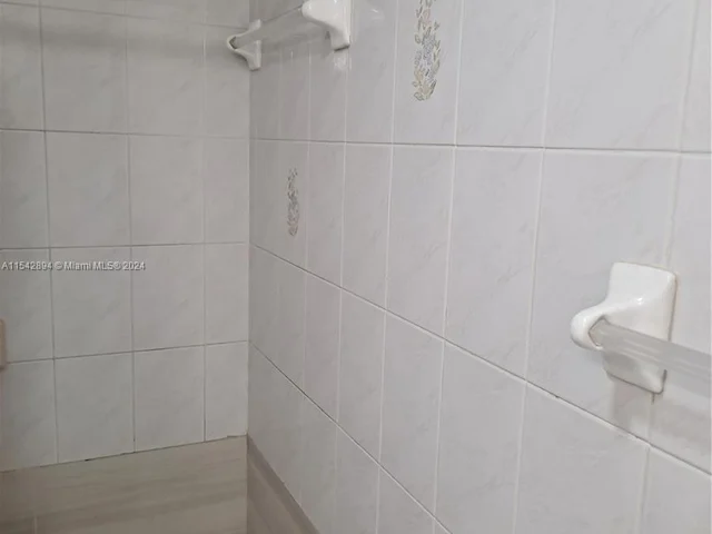 1890 W 56th St # 1325, Hialeah FL 33012